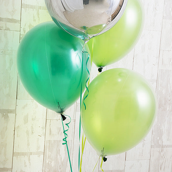 明るく鮮やかなペリドットグリーン