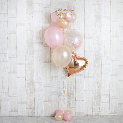 可憐な蝶と優しい色で祝うセレモニーアレンジ