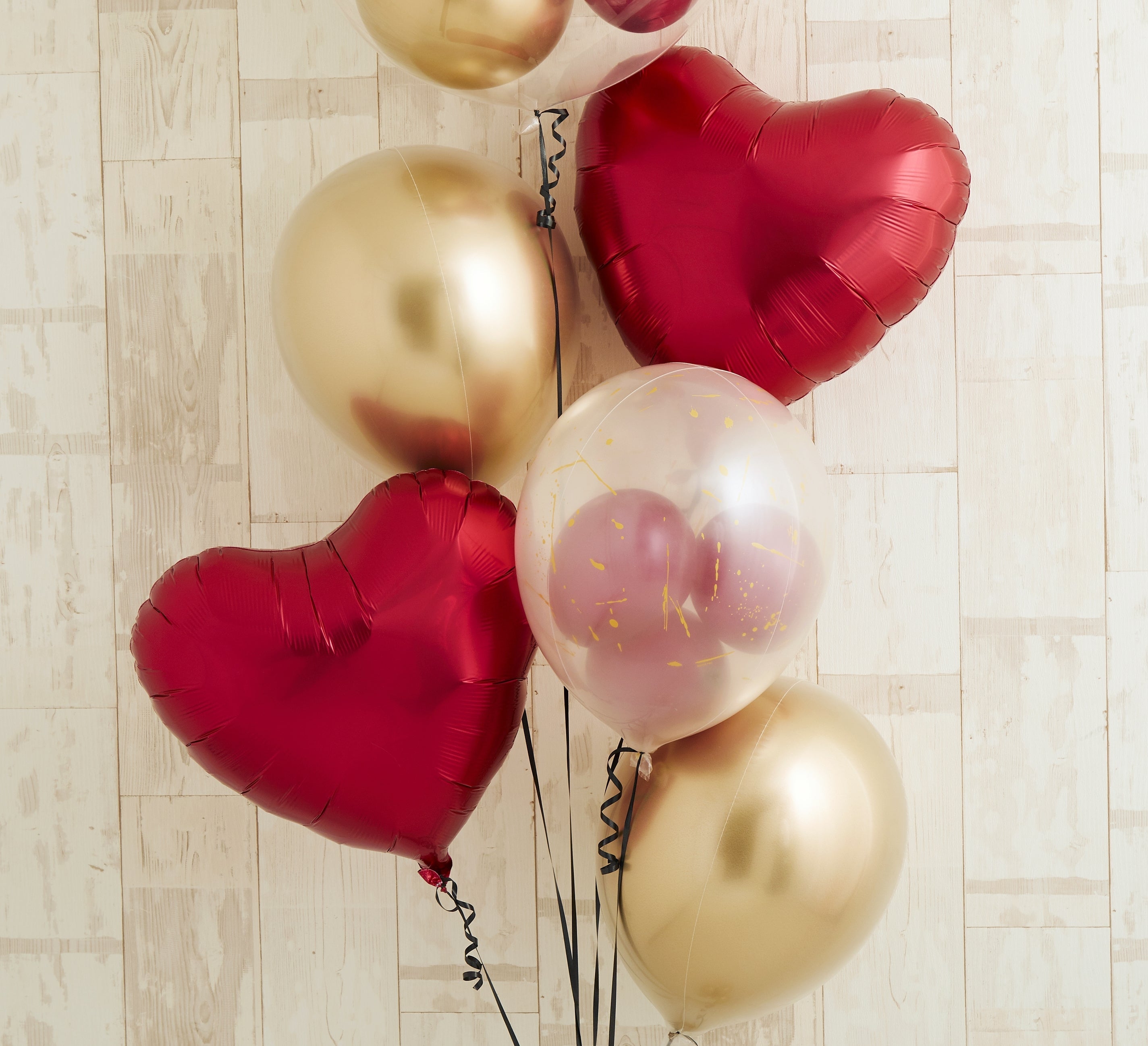 レッド・ゴールドでラグジュアリーに