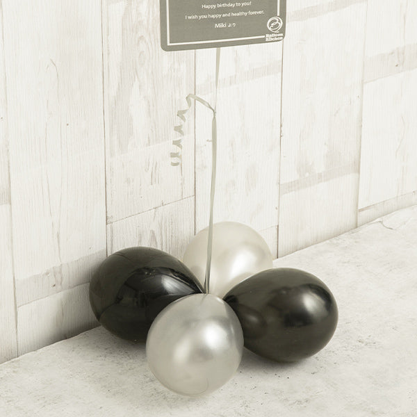 漆黒ブラック×ゴールドペインテッドバルーン